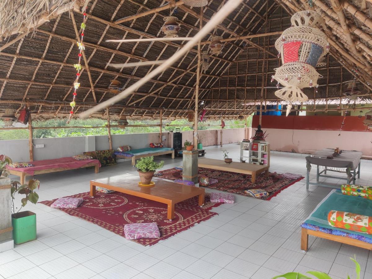 Woodpacker Hostel Auroville Pondicherry Exterior photo
